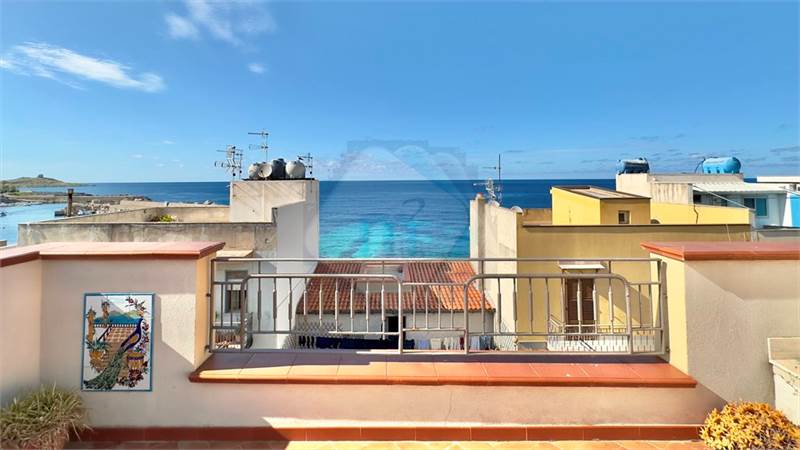 Palazzina indipendente con vista mare 