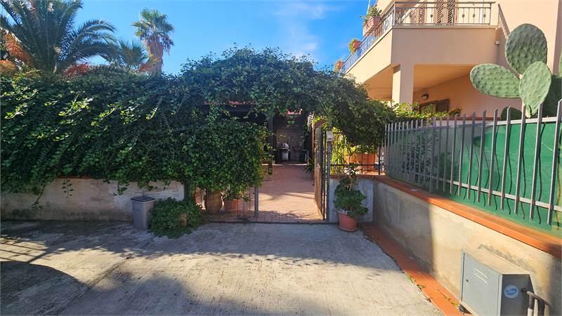 villa Bifamiliare con spazio esterno 